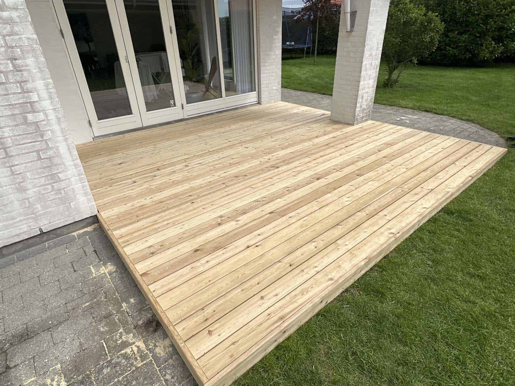 træterrasse i et plan